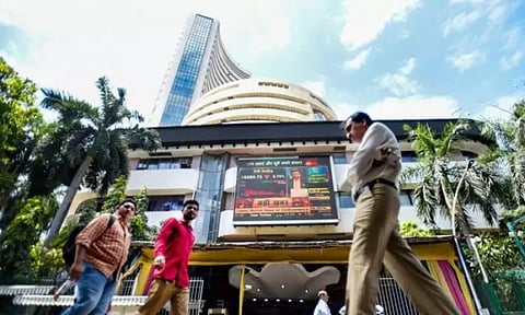 கடும் சரிவை சந்தித்த இந்திய பங்குச்சந்தை; இன்றைய நிலவரம்