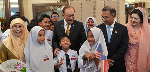 Prime Minister Tarique Rahman and Dr Zubaida Rahman, alongside Malaysian Prime Minister Anwar Ibrahim and his wife, Dr Wan Azizah binti Wan Ismail, at a luncheon in Malaysia.