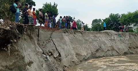 The water level began rising again on Saturday morning, accelerating erosion in several riverine areas