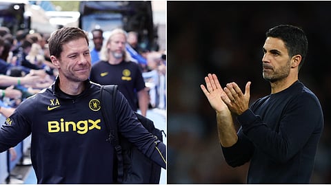 Chelsea manager Xabi Alonso (L), Arsenal manager Mikel Arteta.