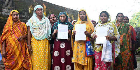 Sabena Mondal, Resma Bibi, Sharifa Bibi, Jahanara Bibi (Left to Right) from Bankura’s Kethardanga say the BJP MLA of Bankura on Friday, October 2, insulted them based on their religious identity. Many other women of their neighbourhood have raised similar complaints after they went to meet the MLA seeking implementation of the BJP government's Annapurna scheme