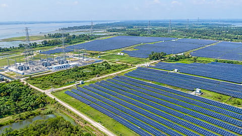 The image shows a large-scale solar photovoltaic power installation.
