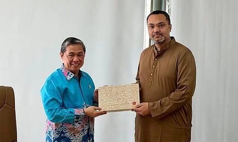 Indonesian Vice Minister of Foreign Affairs Muhammad Anis Matta on Thursday meets Prime Minister's adviser and spokesperson for the Prime Minister's Office Mahdi Amin.