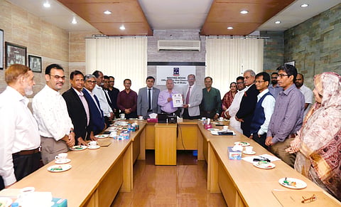 Dhaka University Vice-Chancellor Professor ABM Obaidul Islam hands over student records of the seven colleges to Dhaka Central University Vice-Chancellor Professor Md Lutfor Rahaman at the DU VC’s office on Wednesday.