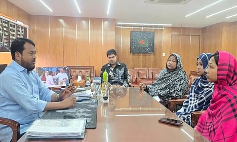Family members of the imprisoned BNP leader Mahabur Rashid Rentu met RCC administrator