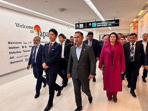 At the airport, the Prime Minister was received by Japanese State Minister for Foreign Affairs Yasutaka Nakasone