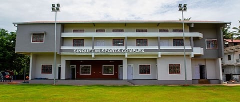 500 लोक बसु शकतील एवढे सभागृह