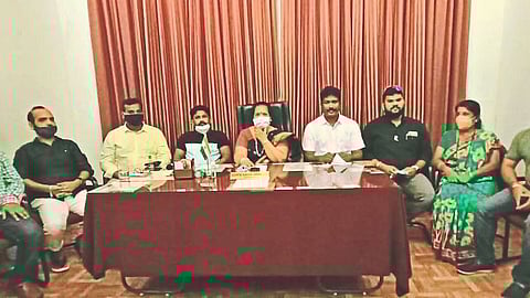 Goa: Other corporators beside Dayesh Naik while speaking at the press conference