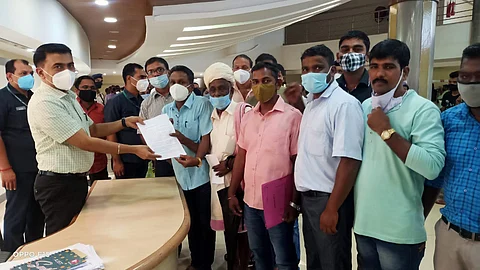 Goa: मुख्यमंत्री डॉ प्रमोद सावंत यांना निवेदन सादर करताना समाज बांधव