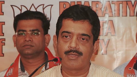 भाजपा गोवा अध्यक्ष सदानंद शेट तनावडे पणजी येथील भाजप कार्यालयात कार्यकर्त्यांना संबोधित करताना