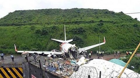 फिलिपिन्समध्ये 85 सैनिकांना घेऊन जाणारे लष्करी विमान कोसळले