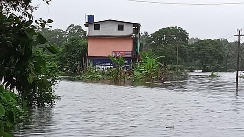 अडवईतील सावईकर कुटुंबे बेघर