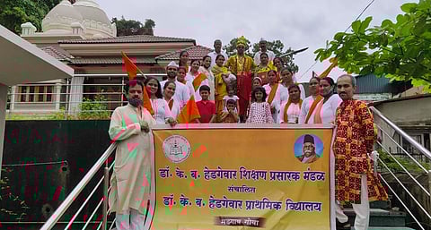 आषाढी एकादशीचे औचित्य साधून हरी मंदिरात दिंडीचे आयोजन केले. आज कोंब मडगाव येथील विठ्ठल मंदिर येथे दिंडीचा पहिला गजर झाला.