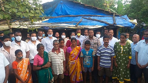 Congress office bearers with the residents of Tuye Dhangar samaj