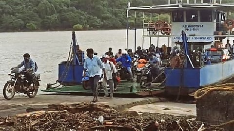 People travelling From Maharashtra to Goa via Ferry service, At Terekhol, Keri, Goa