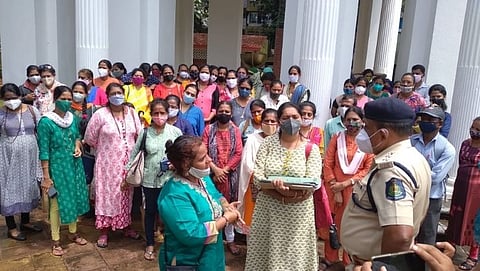 Parra teachers trying to  take morcha vidhan bhavan from Azad Maidan