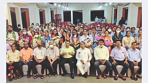 Goa : Goa Health Minister Vishwajit Rane, MLA Subhash Shirodkar, Health Director Jose DeSilva, Dr. Rajendra Borkar, Dr. Sunita Redkar, Sarpanch Amit Shirodkar, Kristev DiCosta, Vishant Gavkar, Satkarmurti doctor, nurse and staff.