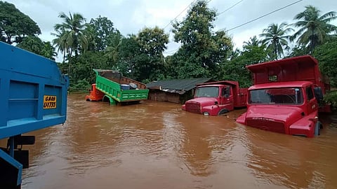 At Davankon-Dharbandora water stuck in village. (Goa)