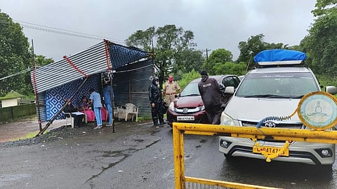 कणकुंबी येथे प्रवाशी तपासणी (Goa)