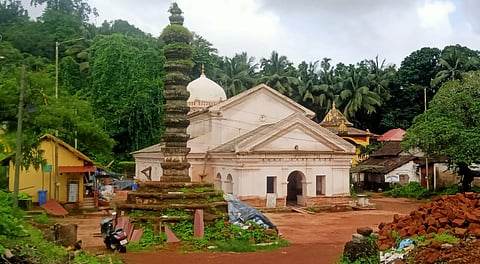 नार्वेतील ऐतिहासिक शिवकालीन श्री सप्तकोटीश्वर मंदिर परिसरात दरड कोसळण्याची घटना घडली.