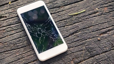 broken screen of the phone