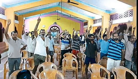 Goa : valpoi - Caranzol residents raising their hands in support of Bhumiputra movement at Caranzol.