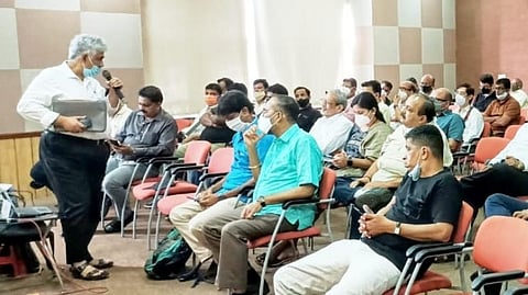 आमदार कार्लुस आल्मेदा वास्कोवासियांना आवाहन करतांना