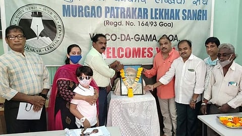 वास्को मोरगाव पत्रकार लेखक संघात लोकमान्य टिळक पुण्यतिथीनिमित्त उपस्थित नगराध्यक्ष दामोदर कासकर, सुदेश भोसले व इतर