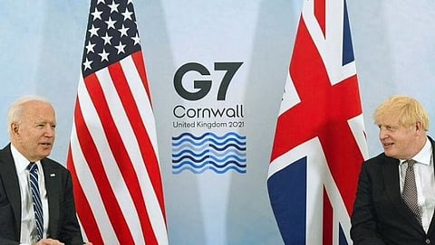 अमेरिकेचे राष्ट्राध्यक्ष जो बायडेन आणि ब्रिटीश पंतप्रधान बोरिस जॉन्सन यांनी काबूलमध्ये सुरू असलेल्या निर्वासन कार्याबद्दल चर्चा केली आहे.