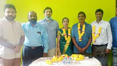 कुडणे येथे कार्यक्रमात "आम आदमी पार्टी" मध्ये प्रवेश केल्यानंतर बोलताना पत्रकार मनोजकुमार घाडी, सोबत आपचे गोवा प्रभारी दुर्गेश पाठक, निरिक्षक अंकुश नारंग, प्रवक्ता वाल्मिकी नाईक, उपेंद्र गावकर, गितांजली जल्मी, गुरुदास जल्मी व इतर