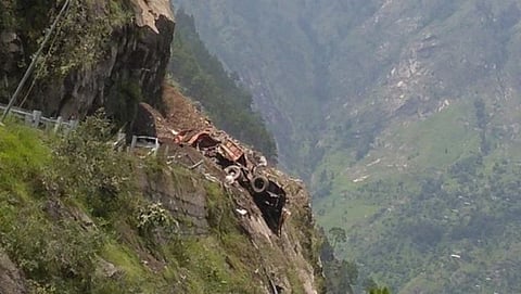 Landslide In Himachal Pradesh, more than 40 people getting stuck