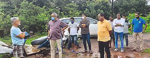 Goa-Shigaon: MLA Sudin Dhavalikar inspecting a house destroyed by floods. Along with Vinayak Gavas and others. 13 AUGUST2021.