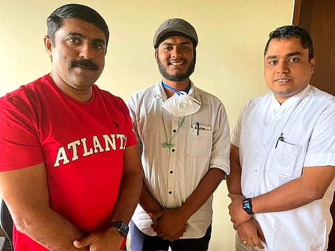 गोवा फोरवर्ड पार्टीचे अध्यक्ष विजय सरदेसाई सरचिटणीस दुर्गदस कामत सोबत कुककळीचे नगरसेवक उद्देश भिकु नाईक - देसाई (Goa)