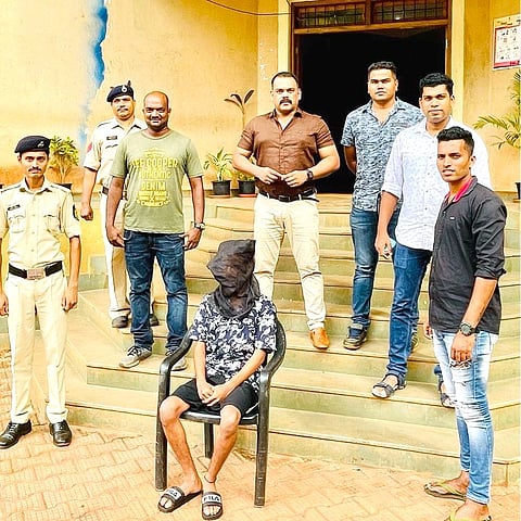 Police squad with laptop thief in Pernem (Goa Crime)