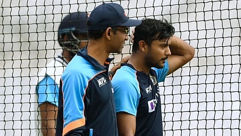 आता त्याच्या जागी सलामीला कोण हा प्रश्न पुन्हा समोर आला आहे. भारताकडे सलामीला सध्या तीन पर्याय उपलब्ध (Three options available) आहेत.