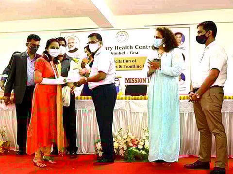 Health Minister Vishwajeet Rane and other dignitaries while felicitating the Covide warriors at Chimbel (Goa)