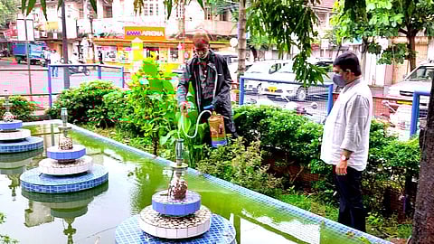 Former corporator Krishna Salaskar walking around the city and spraying pesticides (Goa Dengue)
