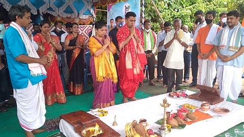 दरवर्षी प्रमाणे यंदा देखील डिचोलीतील नार्वे गावात मांडवी नदीच्या तीरावर श्रीकृष्ण जन्माष्टमी निमित्त गोव्याचे मुख्यमंत्री डॉ. प्रमोद सावंत यांनी सपत्नीक पूजा केली.
