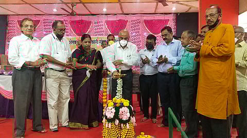 पेडणे तालुका शेतकरी सेवा सोसायटीच्या ४६ वा वर्धापनदिनास उपमुख्यमंत्री बाबू अजगावकर यांच्या उपस्थितीती व इतर मान्यवर (Goa)