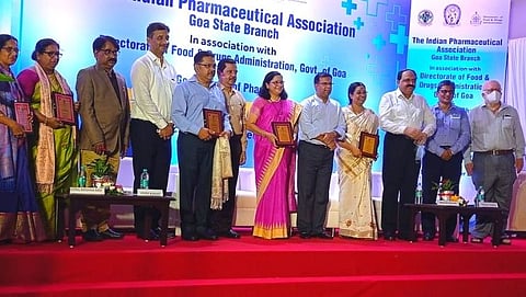 फार्मसी दिन कार्यक्रम प्रसंगी मान्यवर