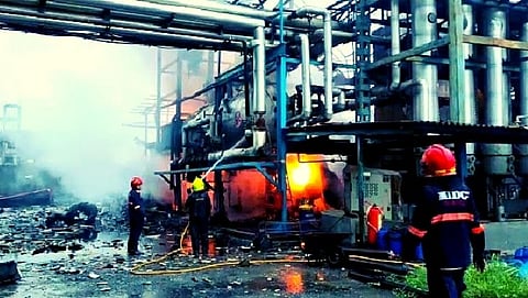 रासायनिक कारखान्याला लागलेली आग