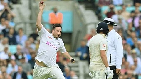 या मालिकेतील भारतीय क्रिकेटचा एक चाहता असलेला जार्वो (Jarvo) सामन्यावेळी मैदानात आलेला आपण पाहिला असेलच.