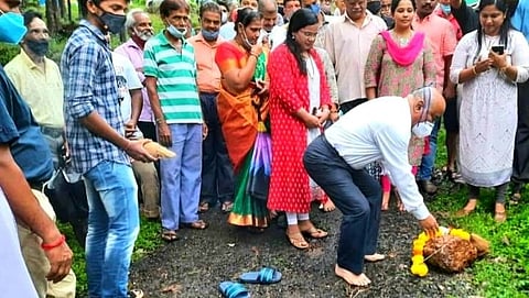 विकास कामाच्या शुभारंभ प्रसंगी उपमुख्यमंत्री बाबू आजगावकर