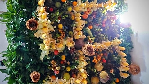 गोव्यामध्ये गणपती च्या माथ्यावर माटोळी बांधण्याची परंपरा आहे. इथे प्रत्येक गणपतीवर माटोळी बांधतात ,
गोव्यात माटोळी स्पर्धा आयोजित केली जाते त्यानिमित्ताने काही कुटुंब या स्पर्धेत भाग घेतात.