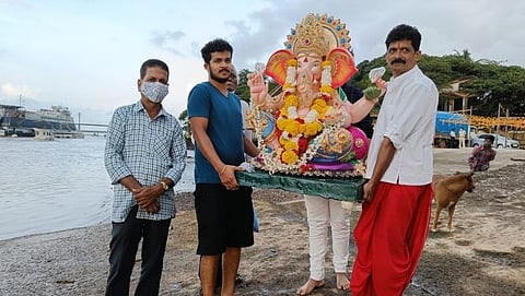 गोव्यातील दीड दिवसाच्या गणपतीचे उत्साहात विसर्जन, तसेच पणजीमधील गणपतींचे मांडवी नदी मध्ये विसर्जन करण्यात आले.