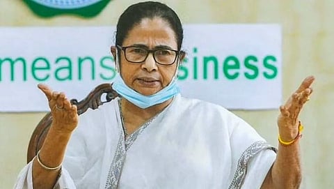 परराष्ट्र मंत्रालयाने (Ministry of Foreign Affairs) मुख्यमंत्री ममता बॅनर्जी (Chief Minister Mamata Banerjee) यांना रोमला (Rome) जाण्याची परवानगी दिली नाही.