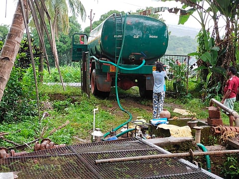 Goa : Water tanker supply water for Vadem.