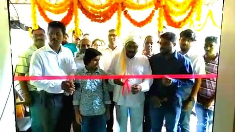 कार्यालयाचे उदघाटन करताना मान्यवर