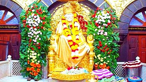 शिर्डी येथील साईबाबा
