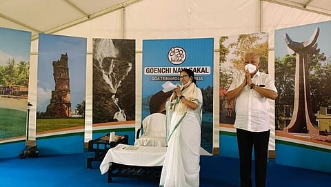 दिल्लीची दादागिरी चालणार नाही असे म्हणत पश्चिम बंगालच्या मुख्यमंत्री ममता बॅनर्जी (Mamata Banerjee) यांनी गोव्यात तृणमूल काँग्रेसच्या प्रचाराचा नारळ फोडला आहे.